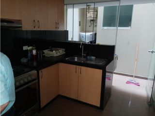 VENDO CASA DE 4 PISOS C/COCHERA EN URB. NARANJAL - SMP