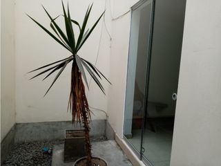 VENDO CASA DE 4 PISOS C/COCHERA EN URB. NARANJAL - SMP