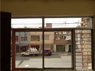 VENDO CASA DE 4 PISOS C/COCHERA EN URB. NARANJAL - SMP