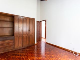 Pinar Bajo, Casa en Venta, 238 m2, 3 habitaciones, 4 baños, 2 parqueaderos