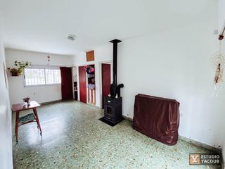 Casa en venta - 4 dormitorios 2 baños 1 cochera - 148 mts2 - La Plata