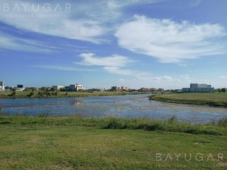 Venta - Lote con vista al lago en El Naudir - Bayugar Negocios Inmobiliarios