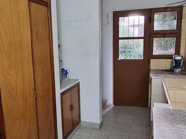 Venta - Casa 4 dormitorios y oficina - centro - Allen