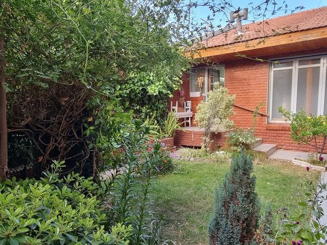 Venta - Casa 4 dormitorios y oficina - centro - Allen