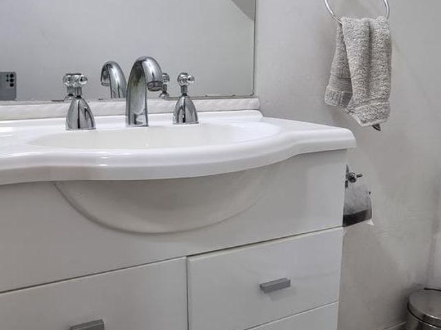 Venta - Casa 4 dormitorios y oficina - centro - Allen