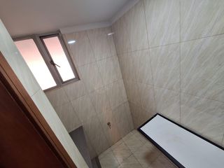 La Coruña, Local en renta, 60 m2, 2 ambientes, 2 baños, 1 parqueadero