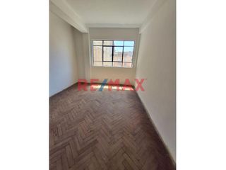 Foto 2 de ✨ ¡Vive la comodidad y tranquilidad que mereces en un departamento en tercer piso ubicado en calle Manuel Pardo N°180! ✨

📍 Ubicación: Mercado Model