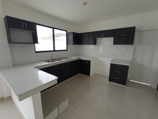 Foto 2 de De estreno! Se vende hermosa casa en La Joya Etapa Granate (J Luna)