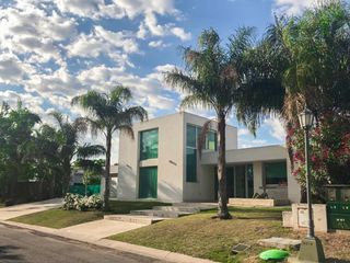 Foto 1 de Casa a la VENTA en Altos del Chateau, 5 dormitorios, 5 baños