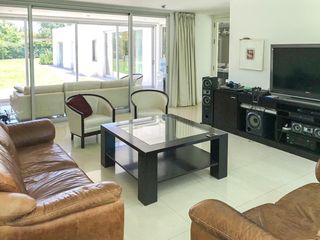 Foto 2 de Casa a la VENTA en Altos del Chateau, 5 dormitorios, 5 baños