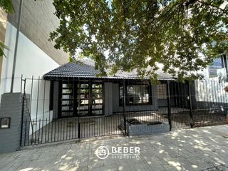 En venta, casa de tres ambientes con patio, Villa Primera Mar del Plata