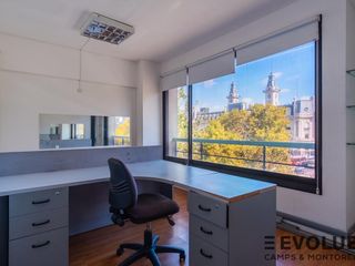 En venta oficina con vista, 9 ambientes y 2 cocheras- Puerto Madero