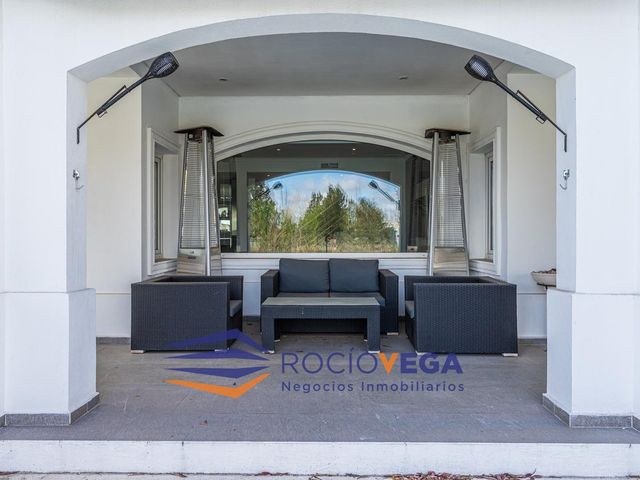 Importante casa en venta  con fondo a la laguna en  Terravista