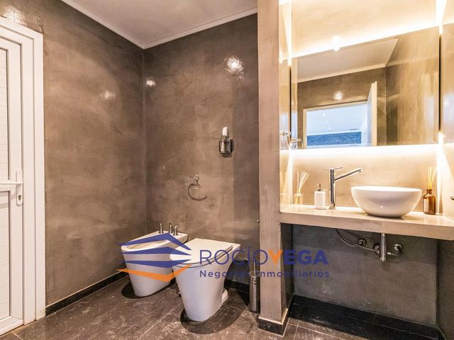 Importante casa en venta  con fondo a la laguna en  Terravista