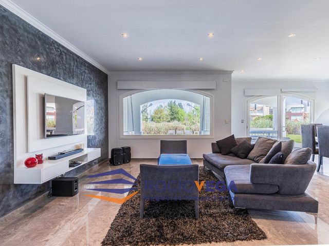 Importante casa en venta  con fondo a la laguna en  Terravista