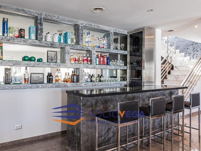Importante casa en venta  con fondo a la laguna en  Terravista
