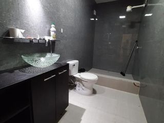 Foto 9 de Venta de Edificio en el Centro de Manta