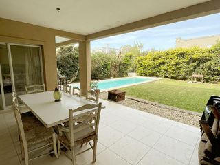 Casa 4 amb. con piscina en Pilar - Barrio Las Orquídeas