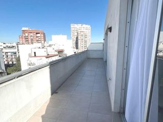 Departamento. Penthouse de 2 ambientes. Balcón. Amoblado. Belgrano