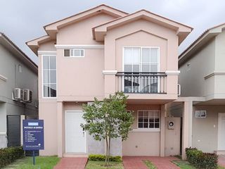 Foto 3 de Venta de Casa Modelo Acuarela en Urb. Casa Laguna, Vía a Samborondon.
