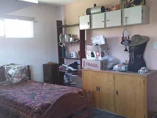 Casa en venta - 2 dormitorios 1 baño - Cochera  - 494mts2 - City Bell