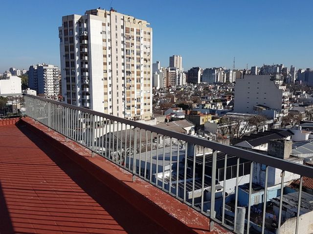 DEPARTAMENTO VENTA Pque. CHACABUCO 3 AMB BALCON