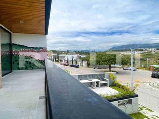 Casa con impresionante vista en venta a 5 minutos de Cumbayá