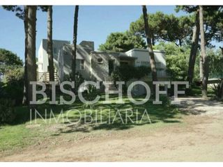 Foto 1 de ALQUILER TEMPORARIO CASA CON PILETA EN BARRIO NAYADES PINAMAR