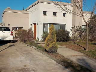 Foto 2 de VENTA CASA 4 AMBIENTES EN DIQUE LUJÁN