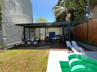 Casa 5 ambientes con cocheras y piscina en venta - Quilmes Oeste