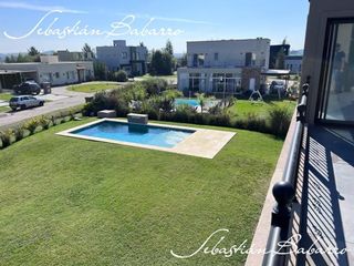 Venta de casa con fondo a laguna en Los Talas, Ezeiza (SBRE000653)