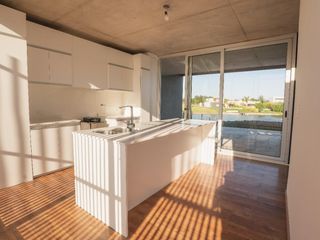 Casa en venta - 3 dormitorios 3 baños - 270 mts2 - San Sebastián