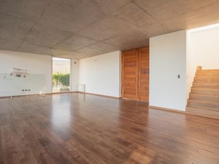 Casa en venta - 3 dormitorios 3 baños - 270 mts2 - San Sebastián