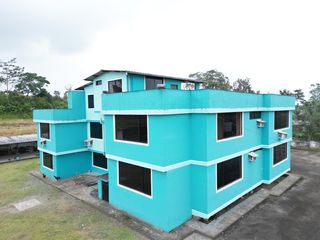 Edificio en venta en Santo Domingo, Ex Unidad educativa con piscina y canchas diagonal a la UTE