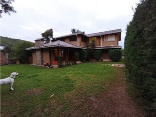 Se arrienda casa con amplio jardín, vista privilegiada. CUMBAYA