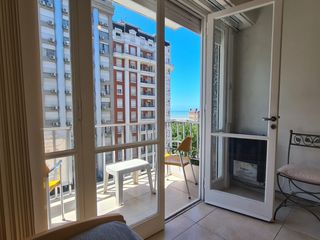 Foto 6 de Alquiler Temp · Departamento · Dos ambientes · Vista a la plaza - Av. Colón 2134