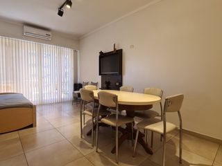Foto 1 de Alquiler Temp · Departamento · Dos ambientes · Vista a la plaza - Av. Colón 2134