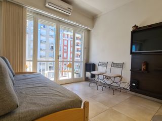 Foto 4 de Alquiler Temp · Departamento · Dos ambientes · Vista a la plaza - Av. Colón 2134