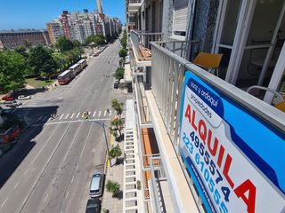 Foto 7 de Alquiler Temp · Departamento · Dos ambientes · Vista a la plaza - Av. Colón 2134