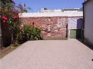 Foto 4 de Casa 4 ambientes, ideal hostel, instituto, oficinas. Olazábal y Bolívar