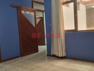 Foto 12 de Se alquila amplio y cómodo departamento en una zona muy tranquila y segura, en segundo piso con 03 habitaciones y dos baños, sala  y comedor con buena
