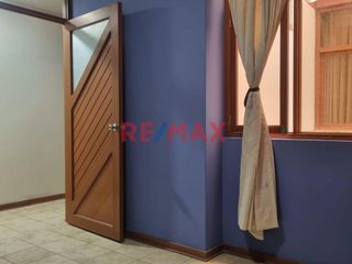 Foto 10 de Se alquila amplio y cómodo departamento en una zona muy tranquila y segura, en segundo piso con 03 habitaciones y dos baños, sala  y comedor con buena