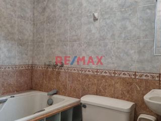 Foto 2 de Se alquila amplio y cómodo departamento en una zona muy tranquila y segura, en segundo piso con 03 habitaciones y dos baños, sala  y comedor con buena