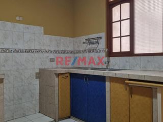 Foto 7 de Se alquila amplio y cómodo departamento en una zona muy tranquila y segura, en segundo piso con 03 habitaciones y dos baños, sala  y comedor con buena
