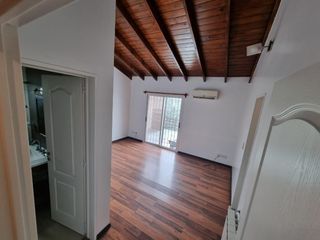 Casa en venta - 3 Dormitorios 4 Baños - Cochera - 236Mts2 - Escobar