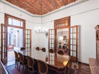 Venta Casa Flores, 4 Dormitorios, con Jardín, Cochera