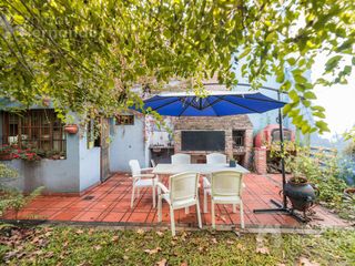 Venta Casa Flores, 4 Dormitorios, con Jardín, Cochera