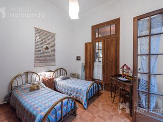 Venta Casa Flores, 4 Dormitorios, con Jardín, Cochera