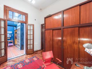 Venta Casa Flores, 4 Dormitorios, con Jardín, Cochera