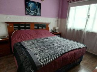 PH en venta - 5 Dormitorios 2 Baños - 300Mts2 - Villa Tesei